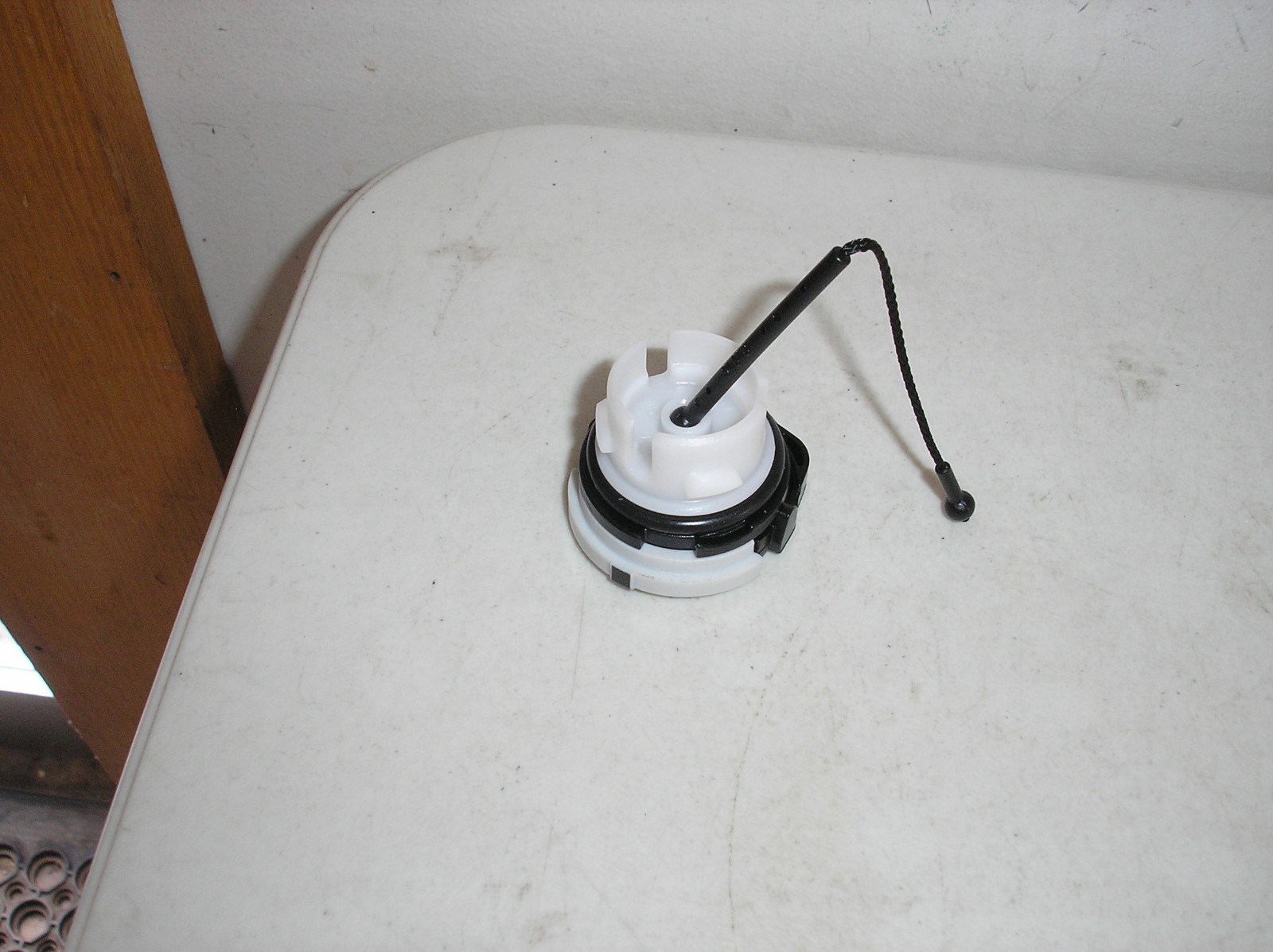 NEW GENUINE OEM STIHL MS250 CHAINSAW /  OIL CAP