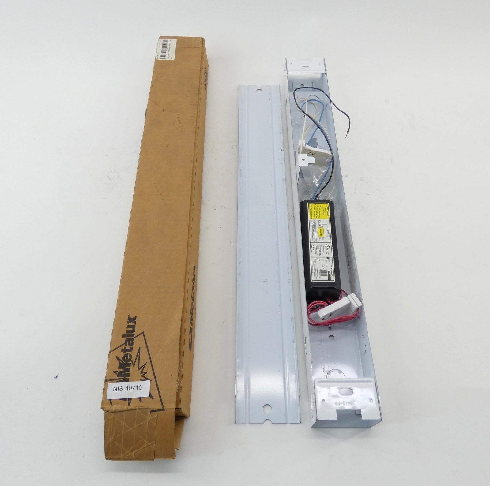 Metalux SN-120-LTS-120V-U Cooper Lighting T12 Lamp Strip 120V 60Hz - NEW Surp...