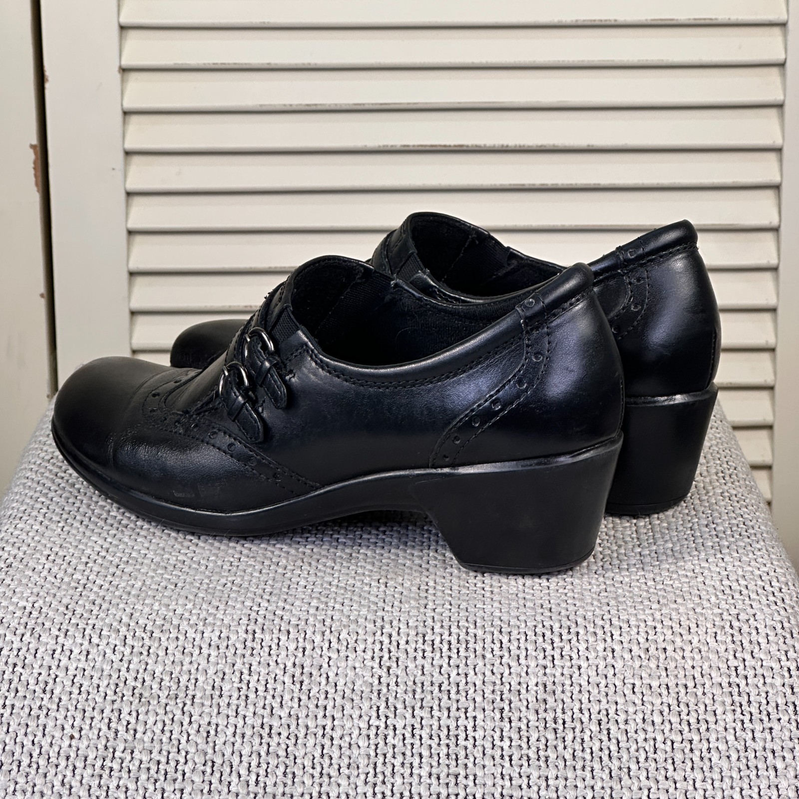Earth Origins Carma 5 Black Leather Wingtip Slip On Square Toe Comfort Shoe Sz 7