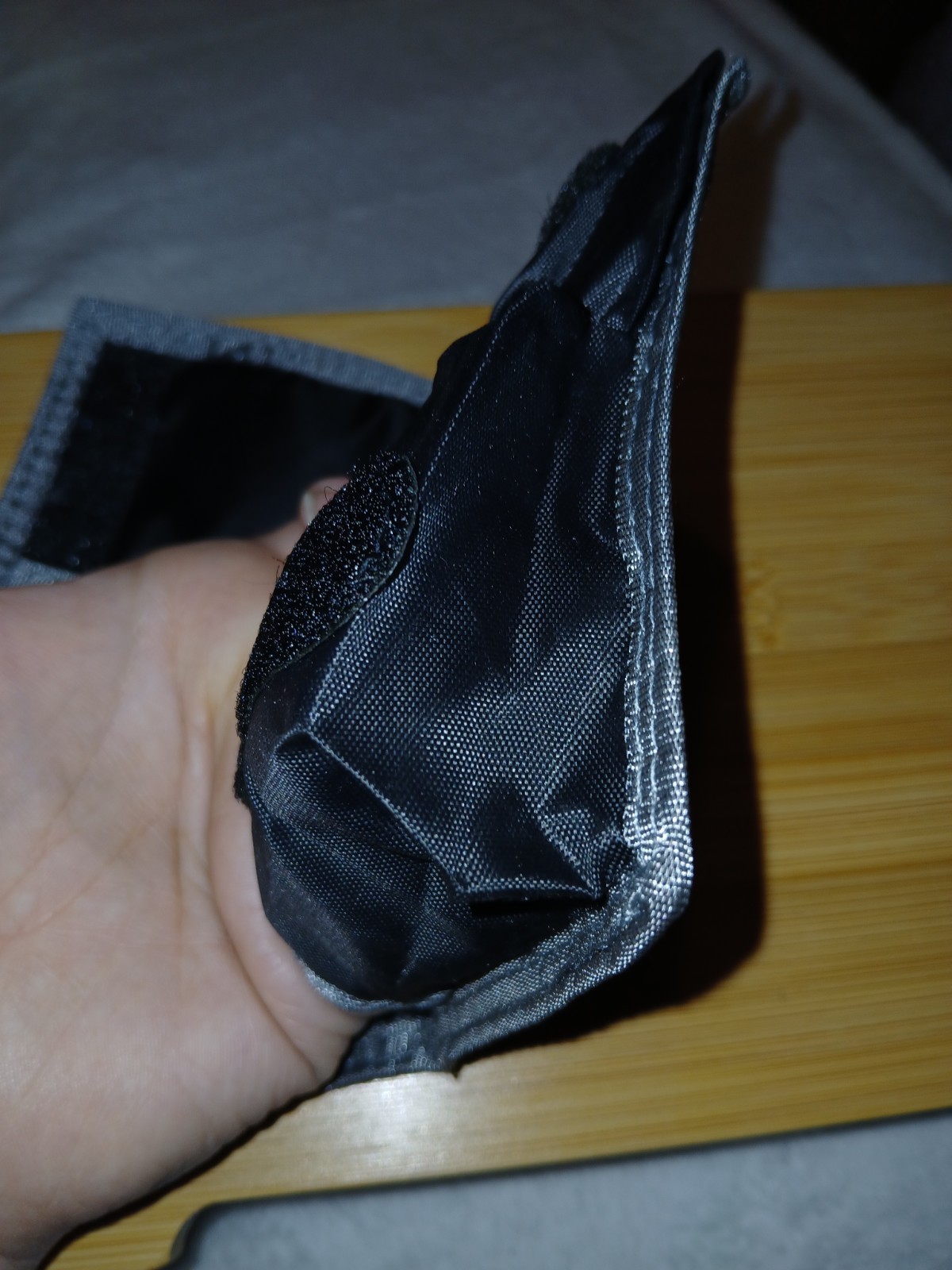 2pocket Medium Sized Battery Storage Pouch