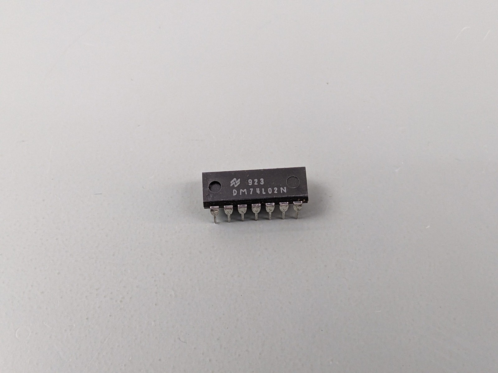 (12) DM74L02 Quad 2-IN NAND Gate ICs