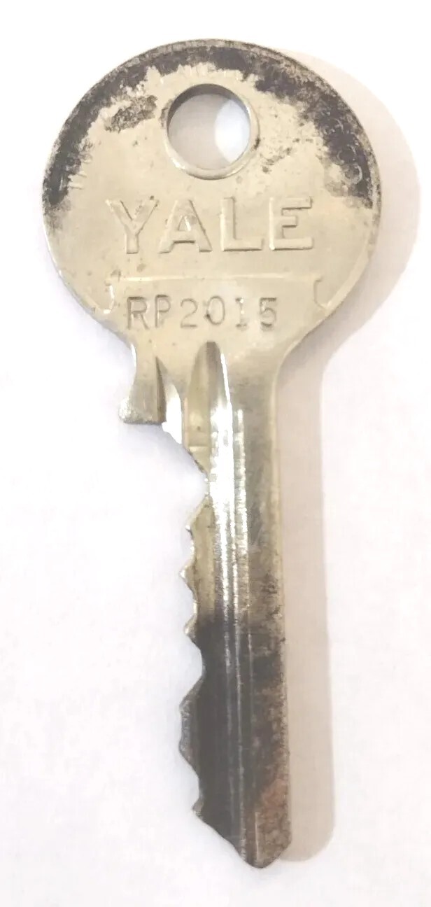 Vintage YALE Key RP2015 A RIFKIN Co Wilkes-Barre PA Appx. 2” *Cosmetic Wear*