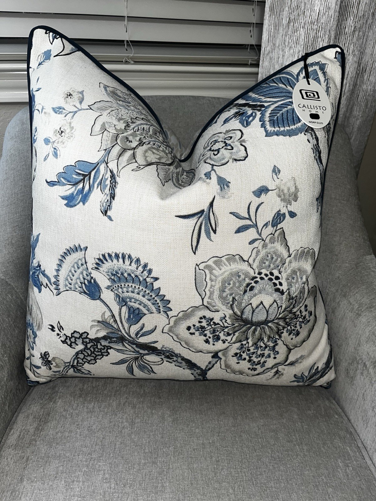 1-NWT CALLISTO HOME FLORAL DESIGN GEO REVERSIBLE DECORATIVE PILLOW