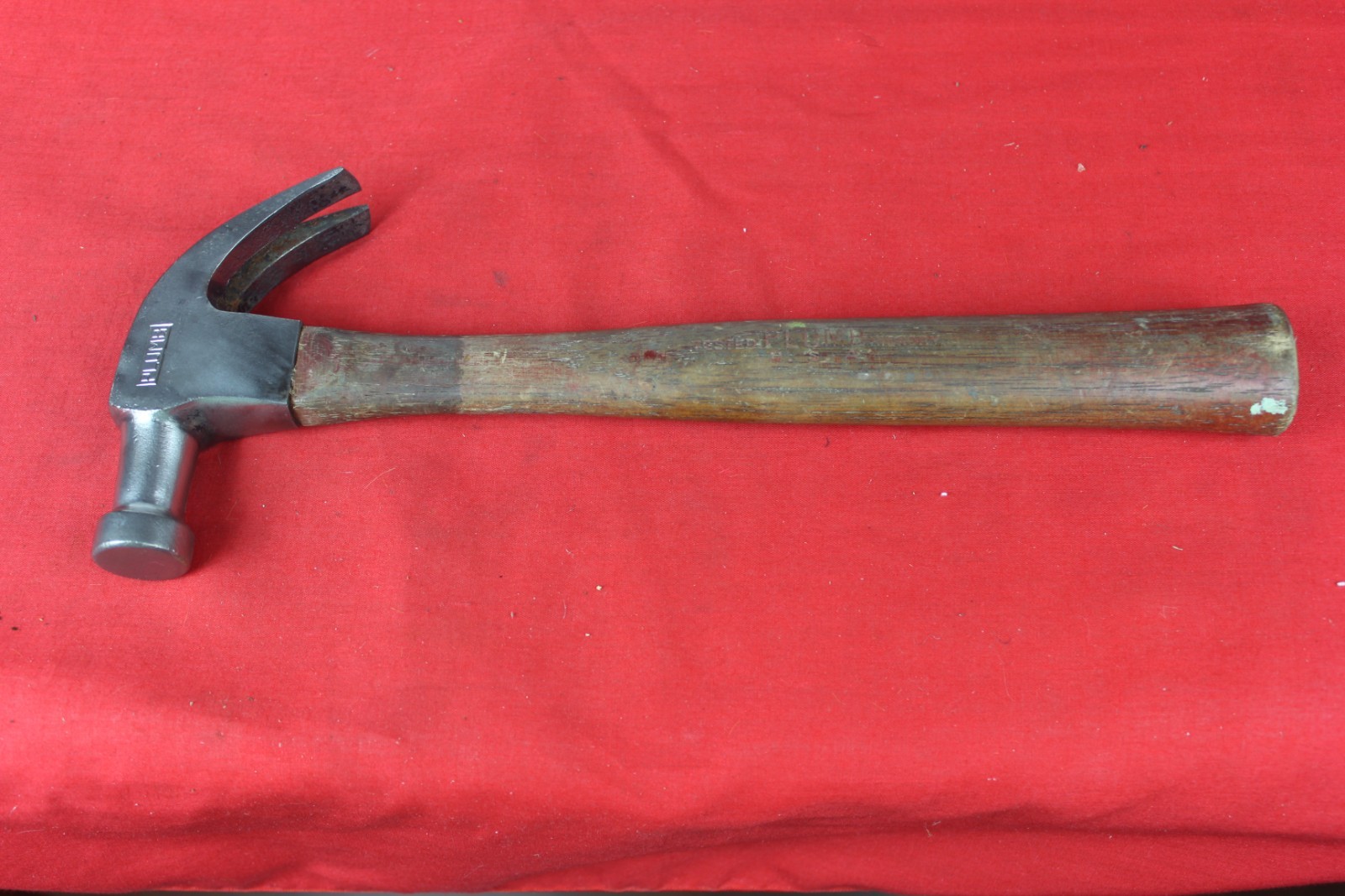 VINTAGE PLUMB 16 oz CLAW HAMMER W ORIGINAL HICKORY HANDLE -  NICE - USA
