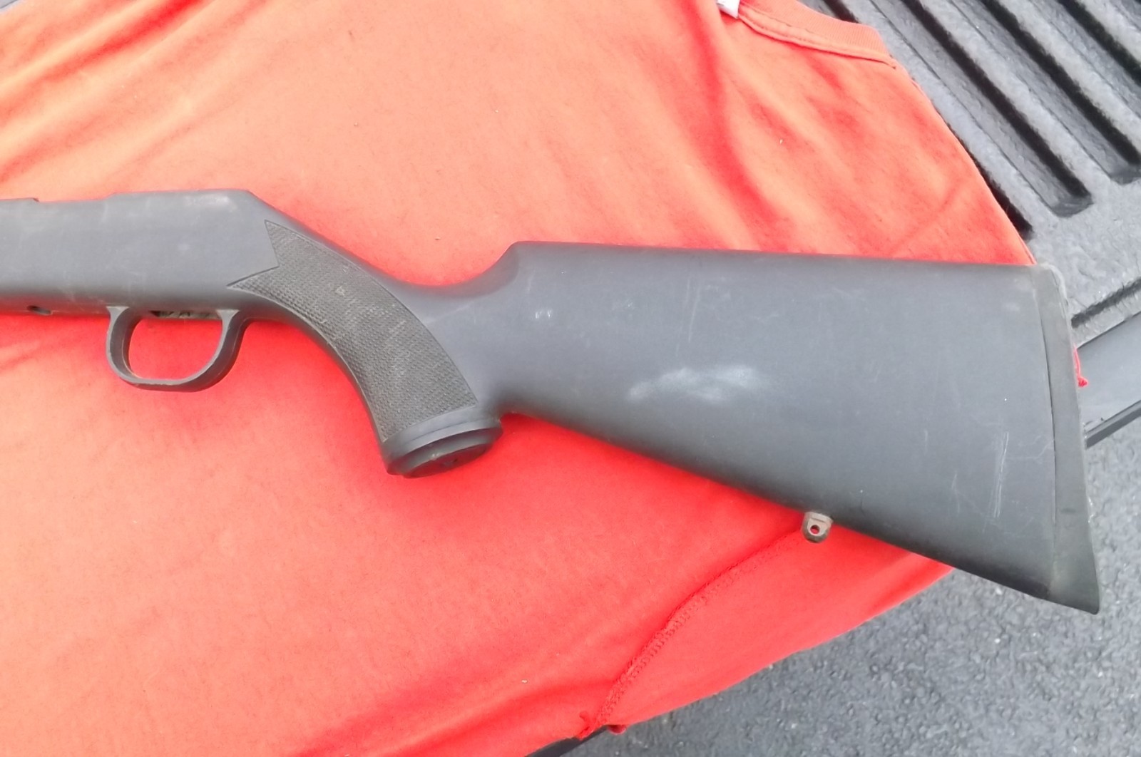 Traditions Buckhunter Inline.50 Cal. Muzzleloader BLACK OVER WOOD Stock