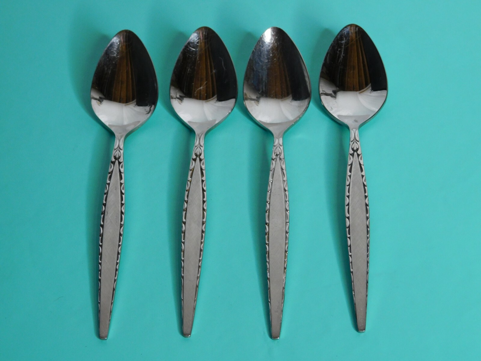 Oneida Venetia Teaspoons  Set of 4