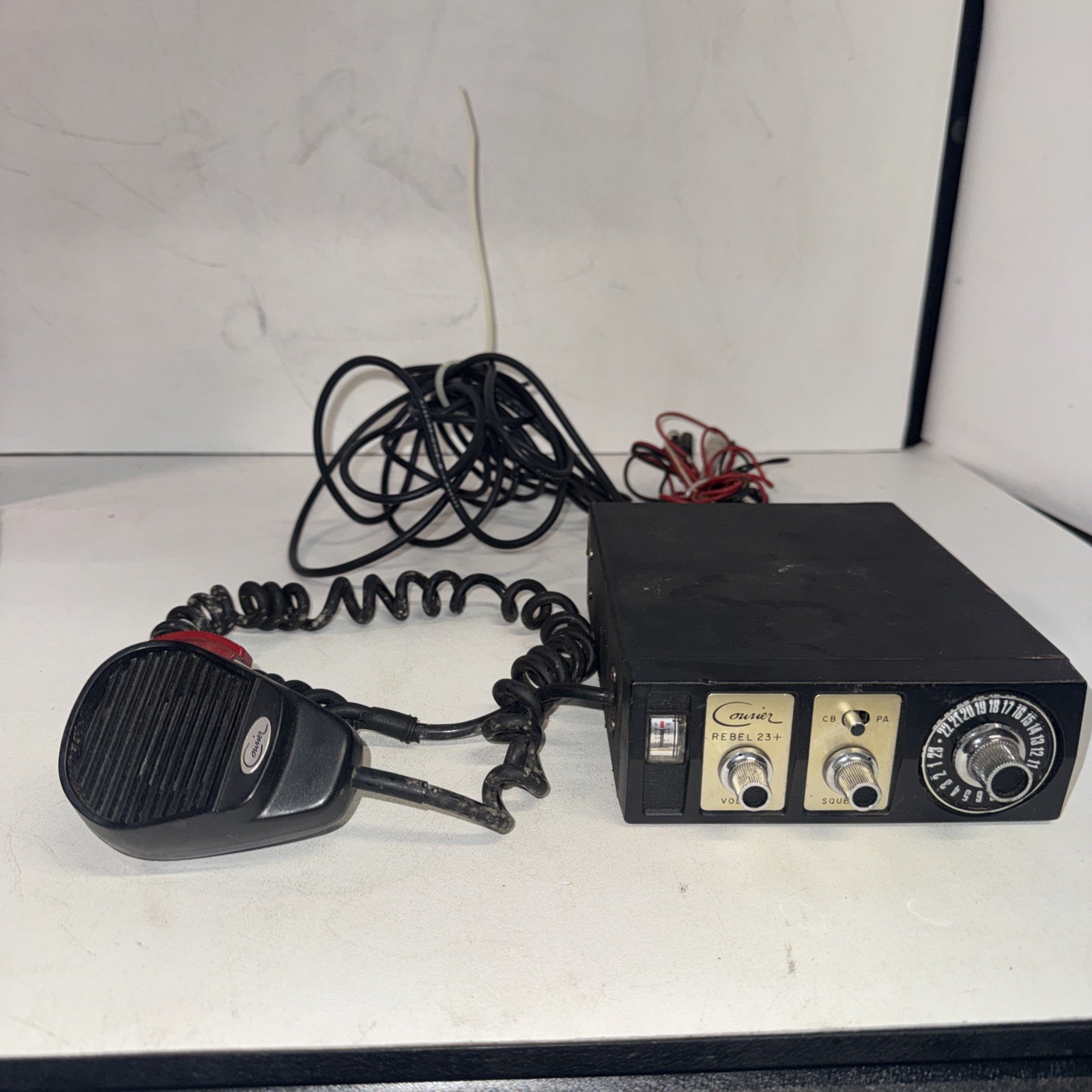 Vintage CB Radio - Courier Rebel 23+ 23 Channel w/ JM+2/U Microphone Green Beige