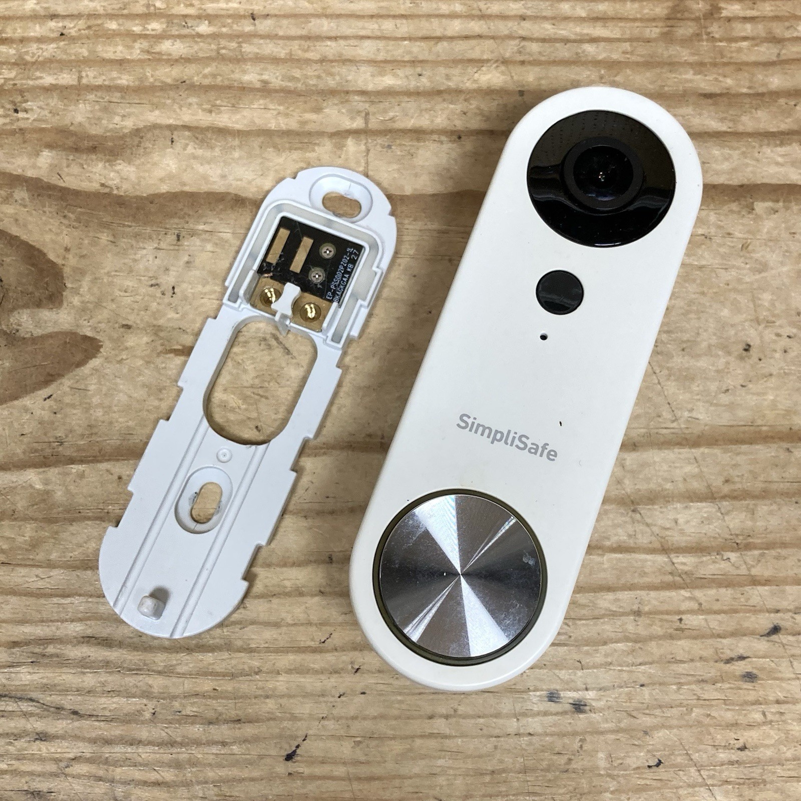 SimpliSafe SimpliCam SSDB3 Smart Wi-Fi Video Doorbell - White 1080P UNTESTED