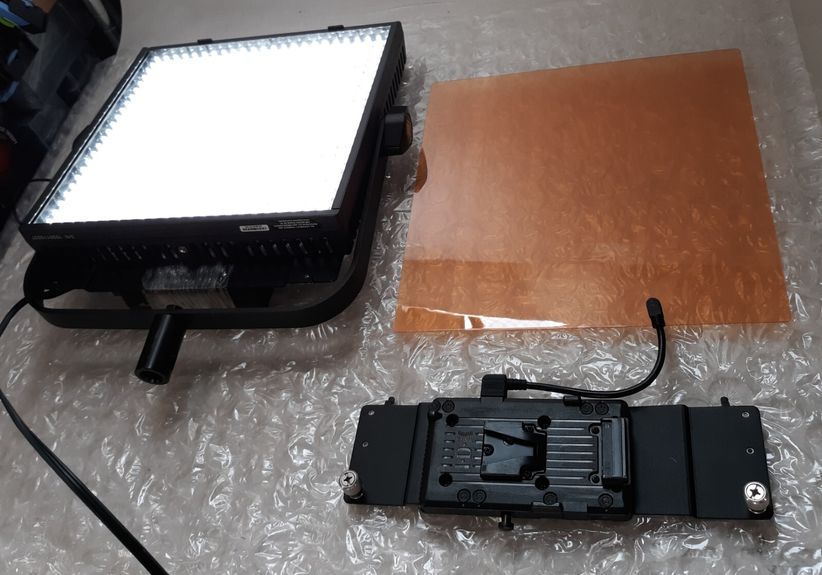 Litepanels LP-1x1 5600k-Flood Panel w/Bracket + AC + Battery Adapter *TESTED*