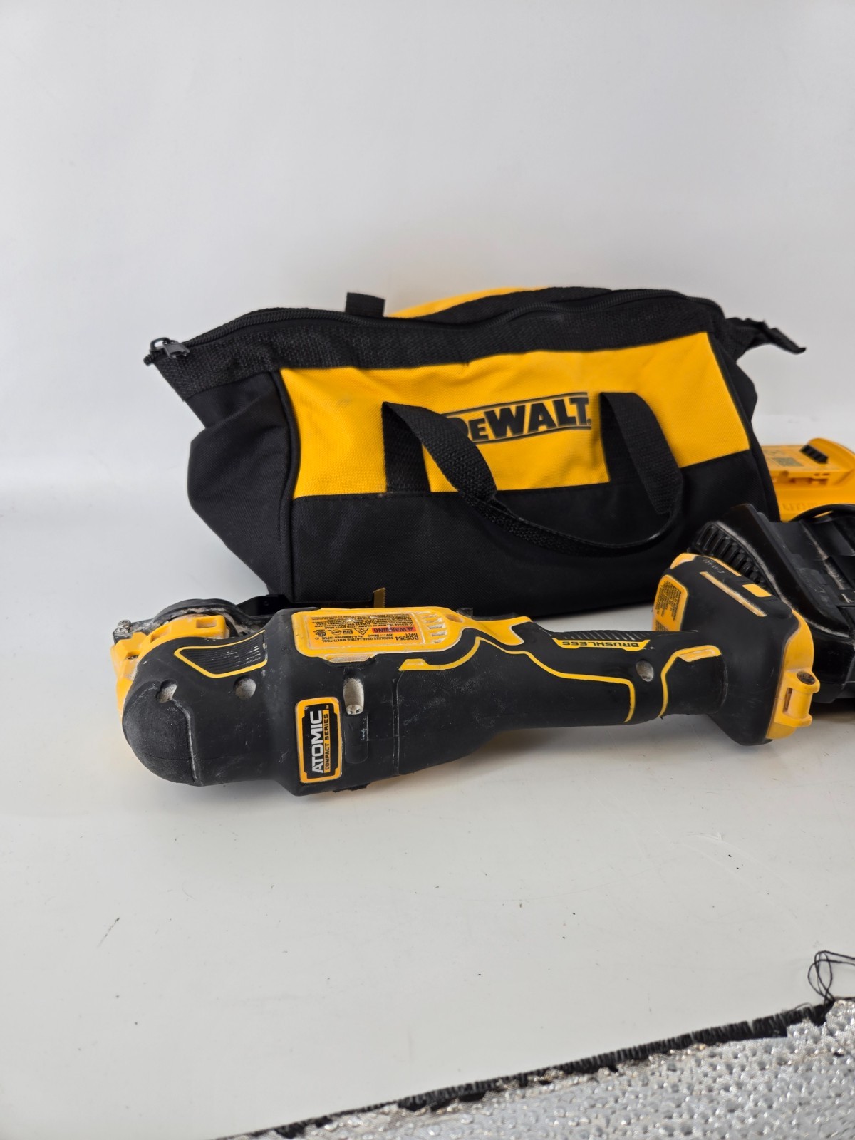 DEWALT DCS354 Cordless Oscillating Multi-Tool with 3Ah Battery & Charger