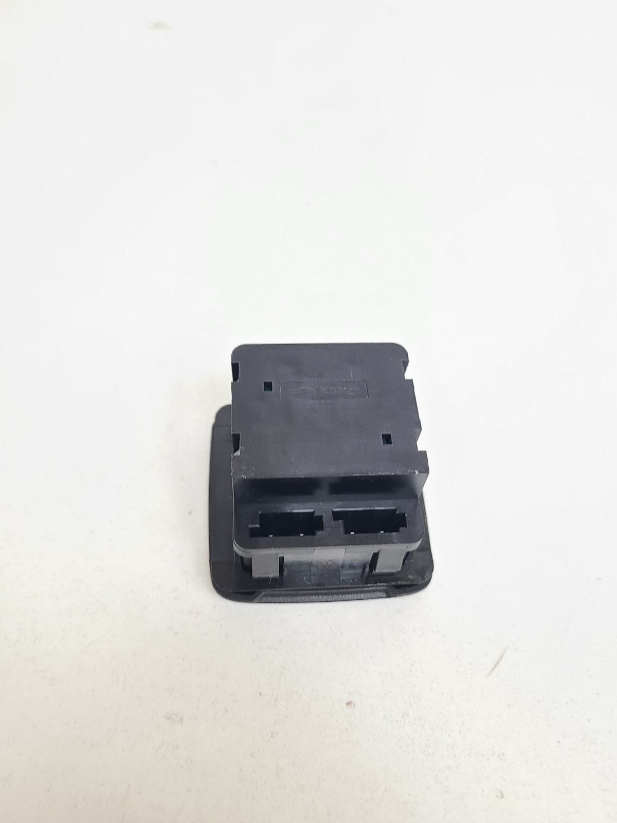 2017-2022 GMC ACADIA CENTER CONSOLE REAR POWER OUTLET SOCKET OEM