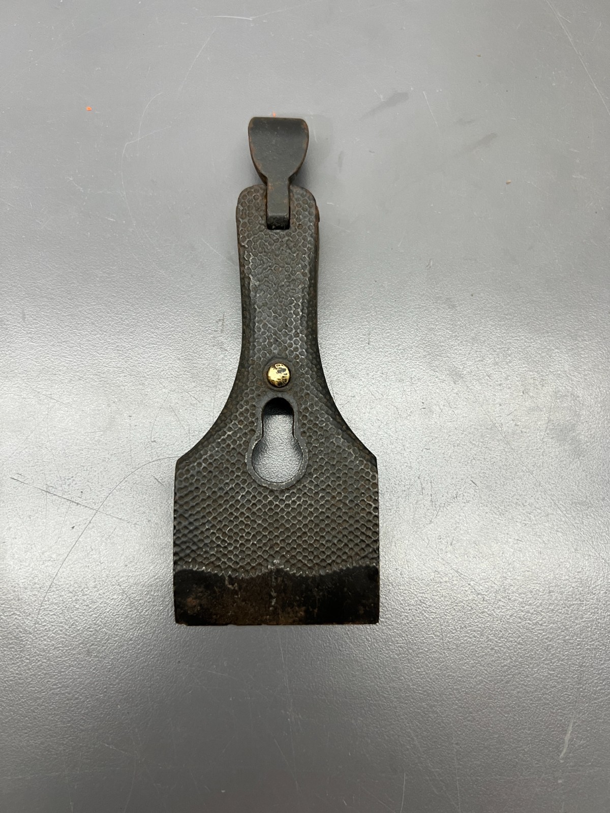 (j) VINTAGE STANLEY BAILEY TEXTURED LEVER CAP FOR WOOD PLANE - VGC USA
