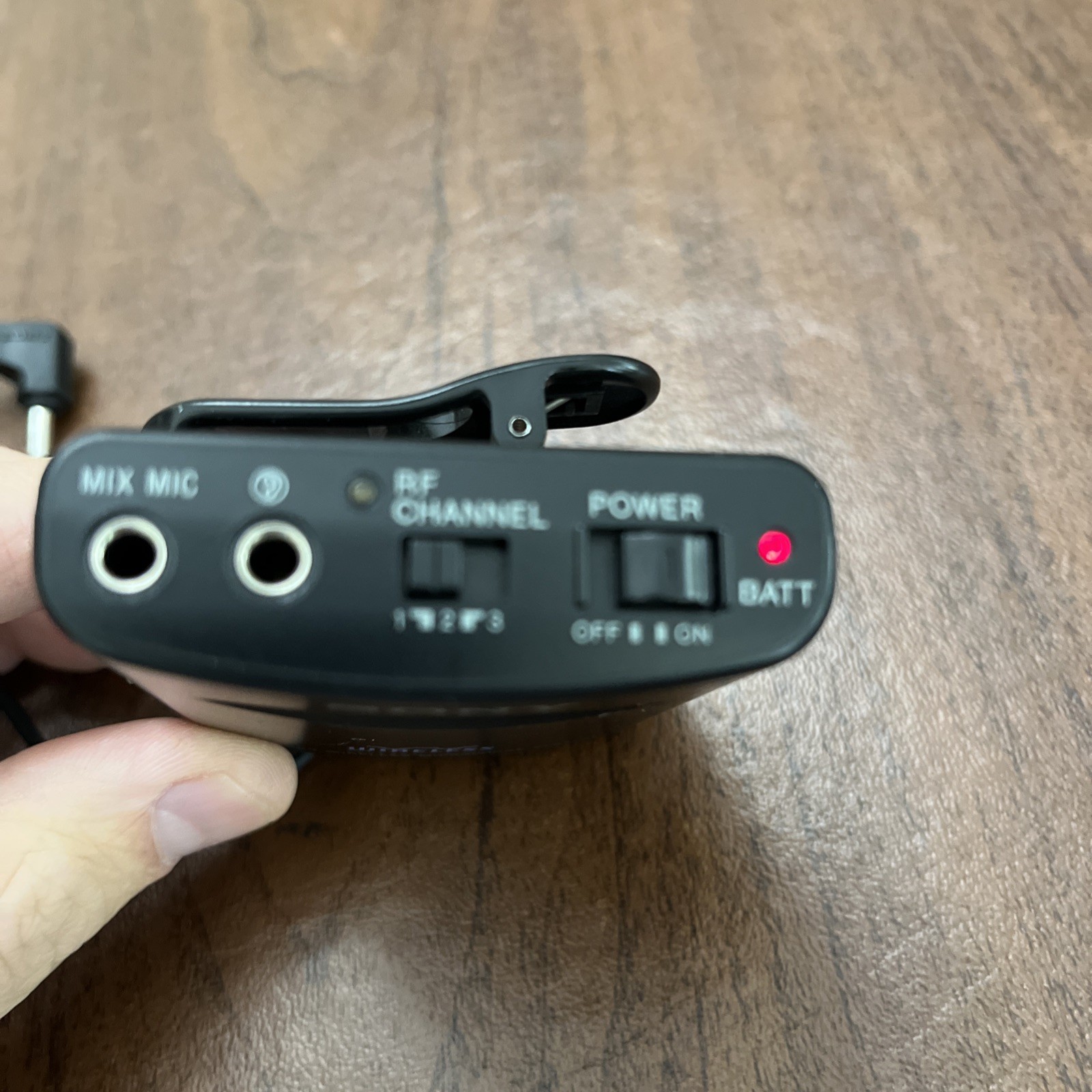 Sony WCS-999R Wireless Microphone System Turns On