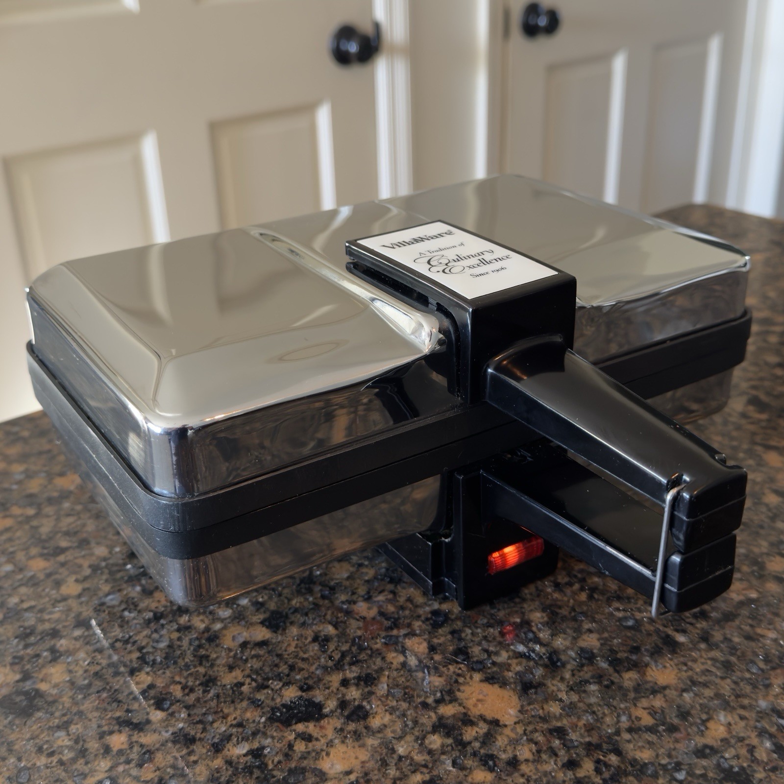 VillaWare Model 3850 Quattro Pizzelle Baker Italian Cookie Maker Clean