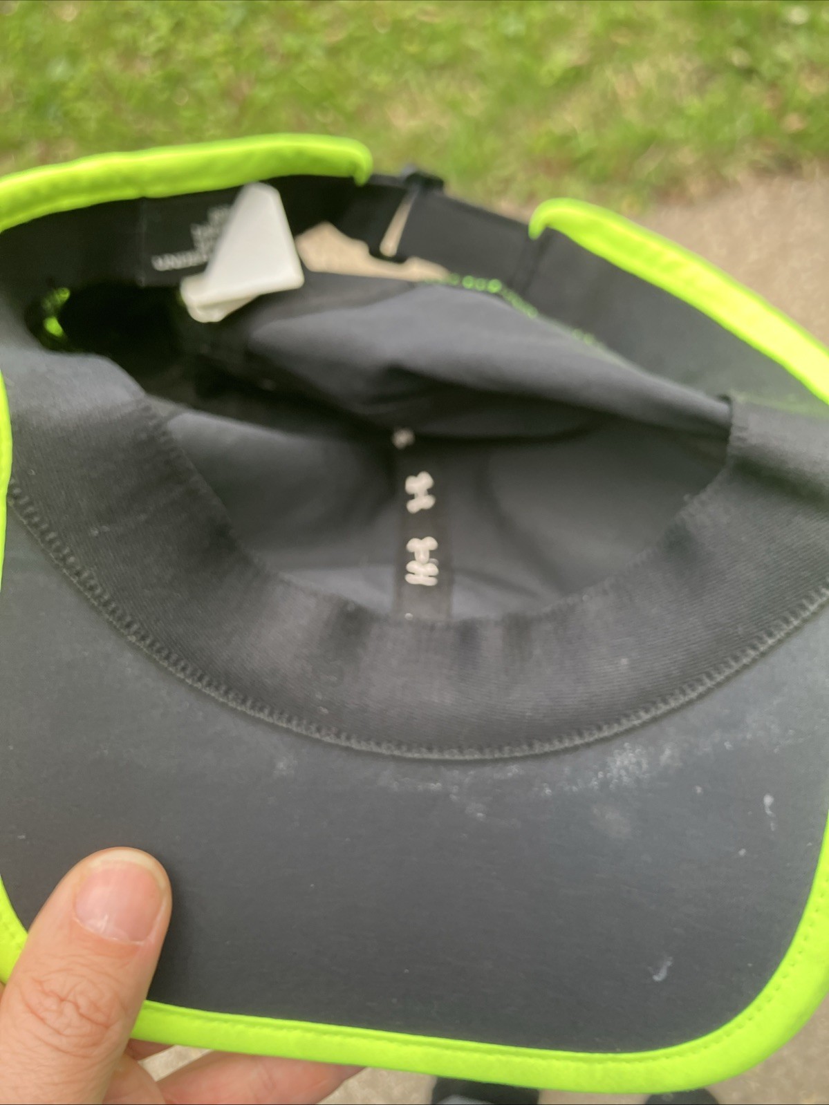 Under Armour Shadow Reflective Runner Hat Black / Neon