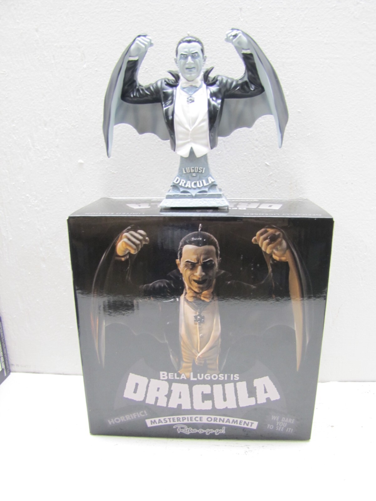 Bela Lugosi as Dracula statue/ornament silver screen edition    Brand new in box