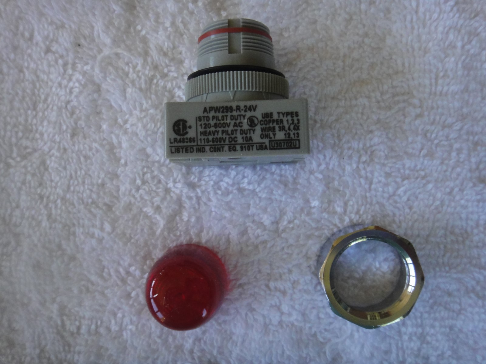 NIB idec Pilot Light Red Lens APW299-R-24V