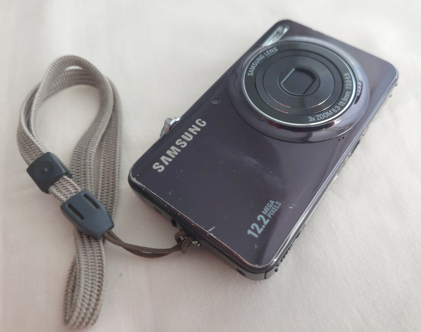 Samsung ST50 12.2MP Digital Compact Camera, With Charging Cable - Working Order