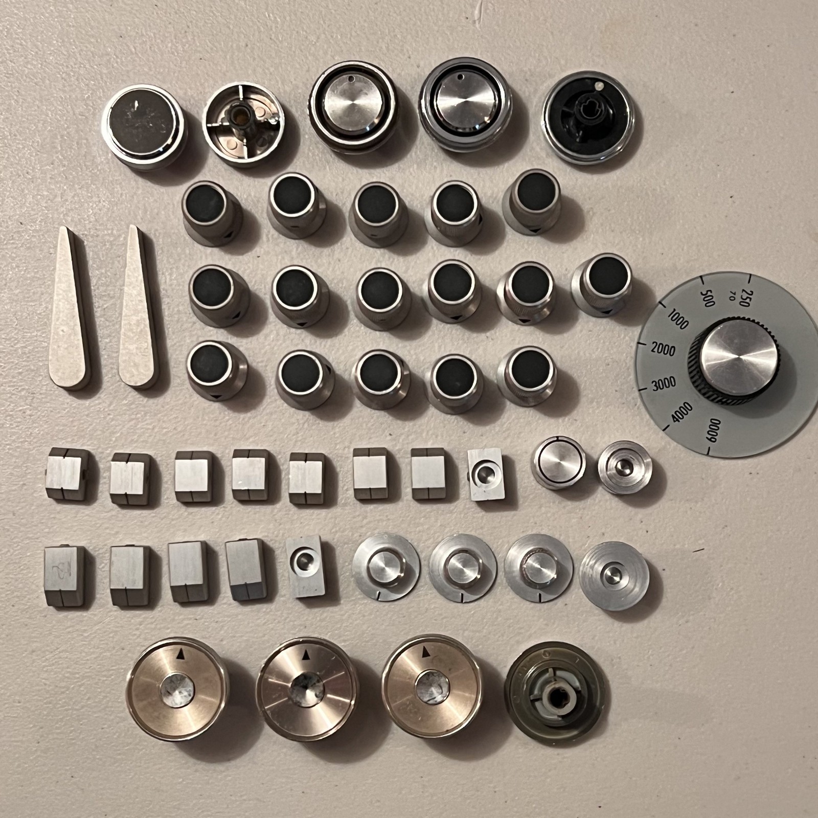 47 VINTAGE MCM AMPLIFIER  RADIO ELECTRONIC  MIXING BOARD KNOBS & SLIDERS