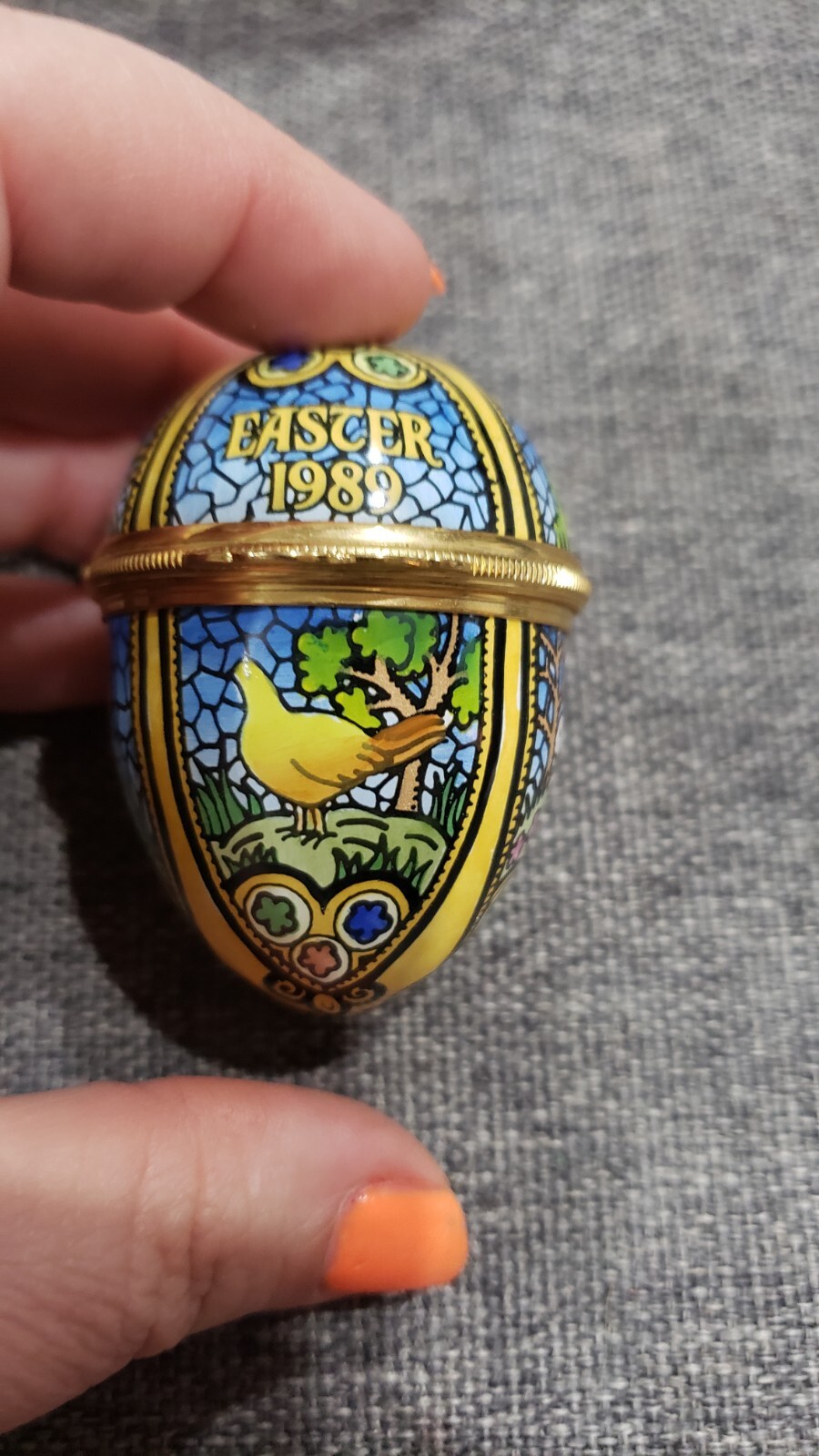 HALCYON DAYS ENAMEL ANNUAL EASTER EGG DATED 1989 EXCELLENT CONDITION