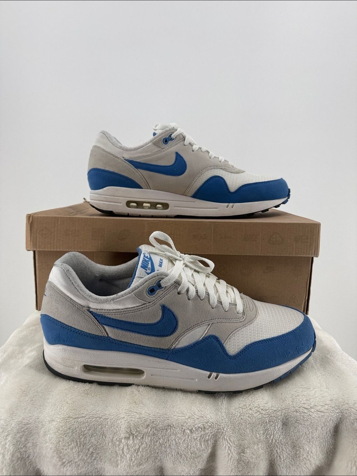 Nike Air Max in White and Blue