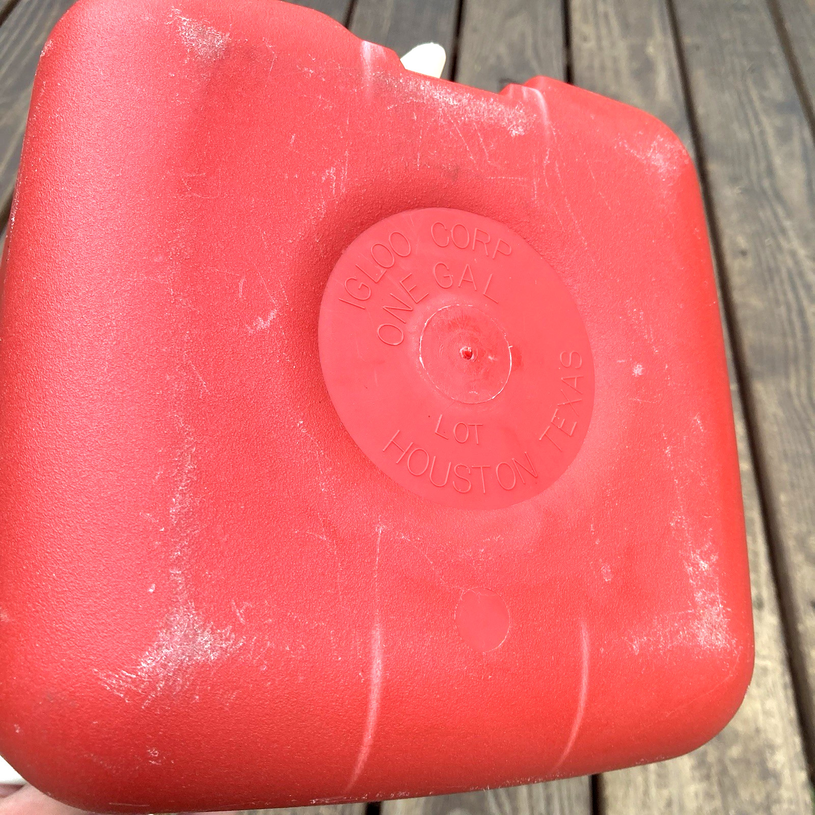igloo 1 Gallon Red Square Beverage Cooler Red Logo Button Spigot vtg collectable