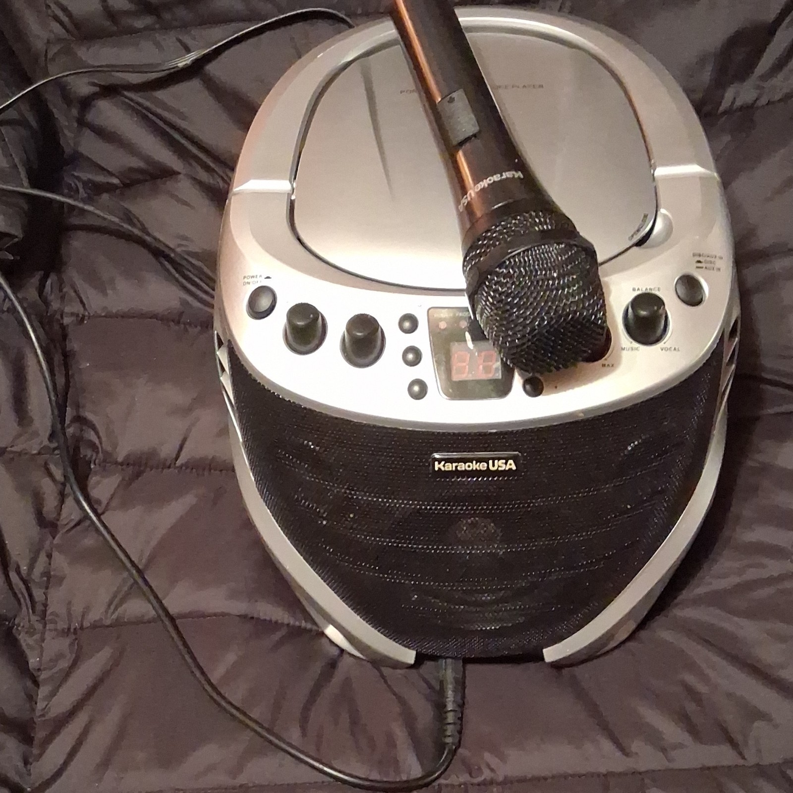Karaoke USA Portable CD+G Karaoke Player System w/ Microphone, Silver/Black