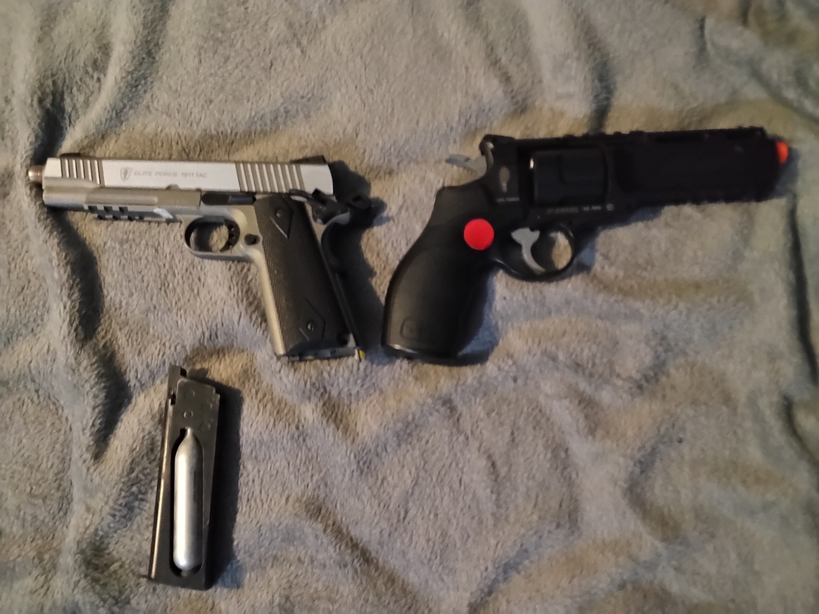 airsoft guns