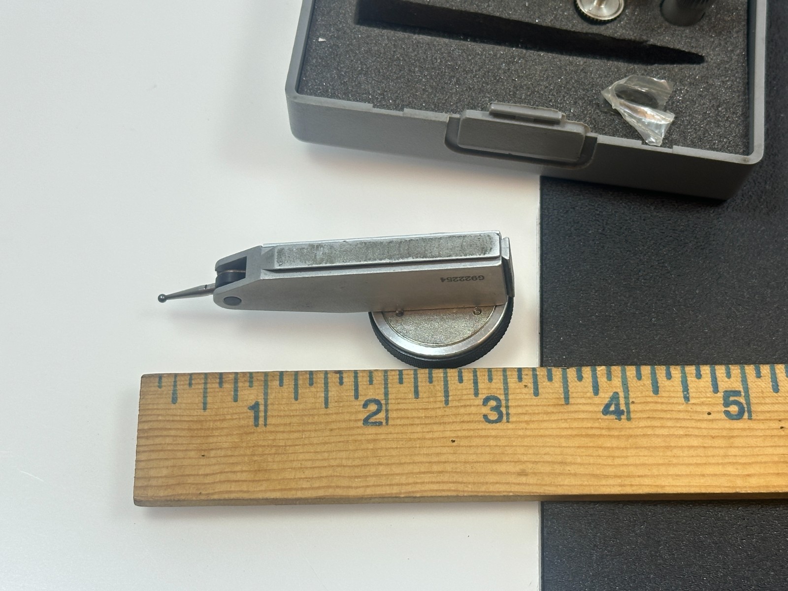 SPI Tools 21-379-3, 0.005 Dial Grad, Horizontal Dial Test Indicator, w/ Case