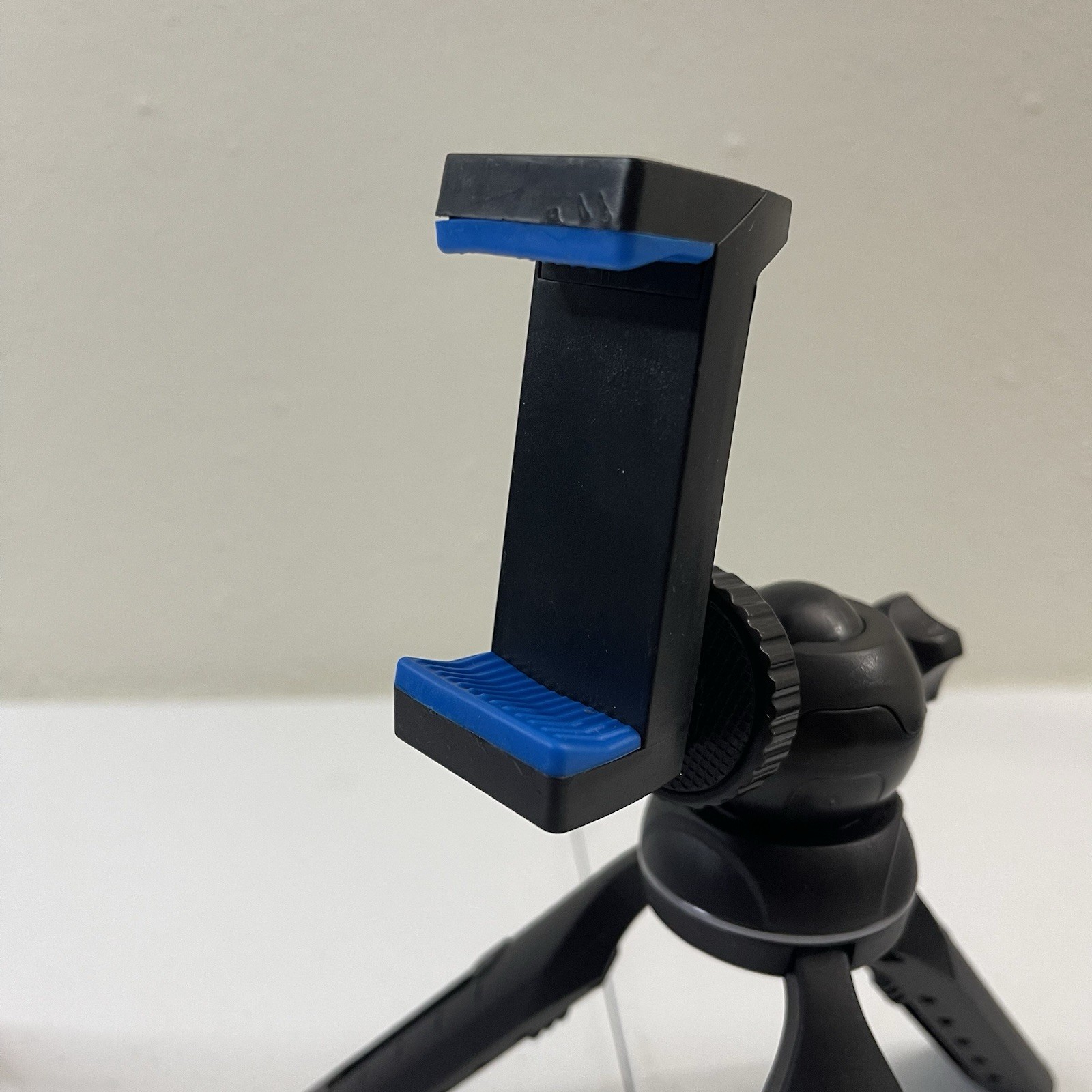 Mini Tripods With Flexible & Standard Stands, Adjustable For Smartphones