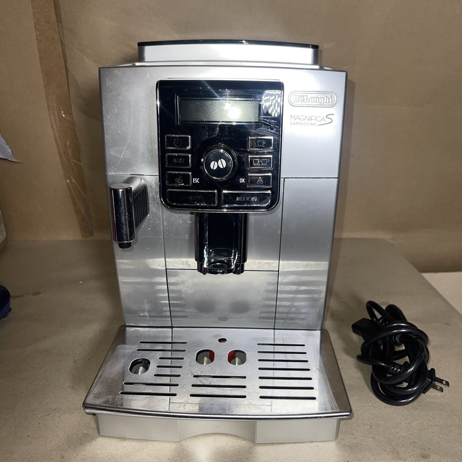 DeLonghi ECAM23460S Magnifica S Digital Cappuccino and Espresso Machine