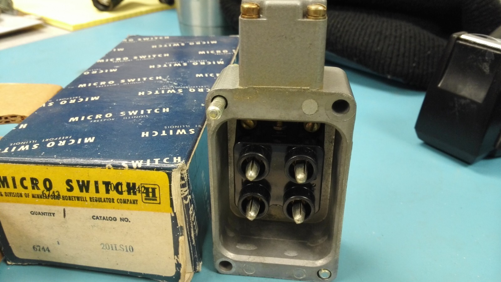 NIB HONEYWELL MICROSWITCH 201LS10 LS LIMIT SWITCH WITH LEVER