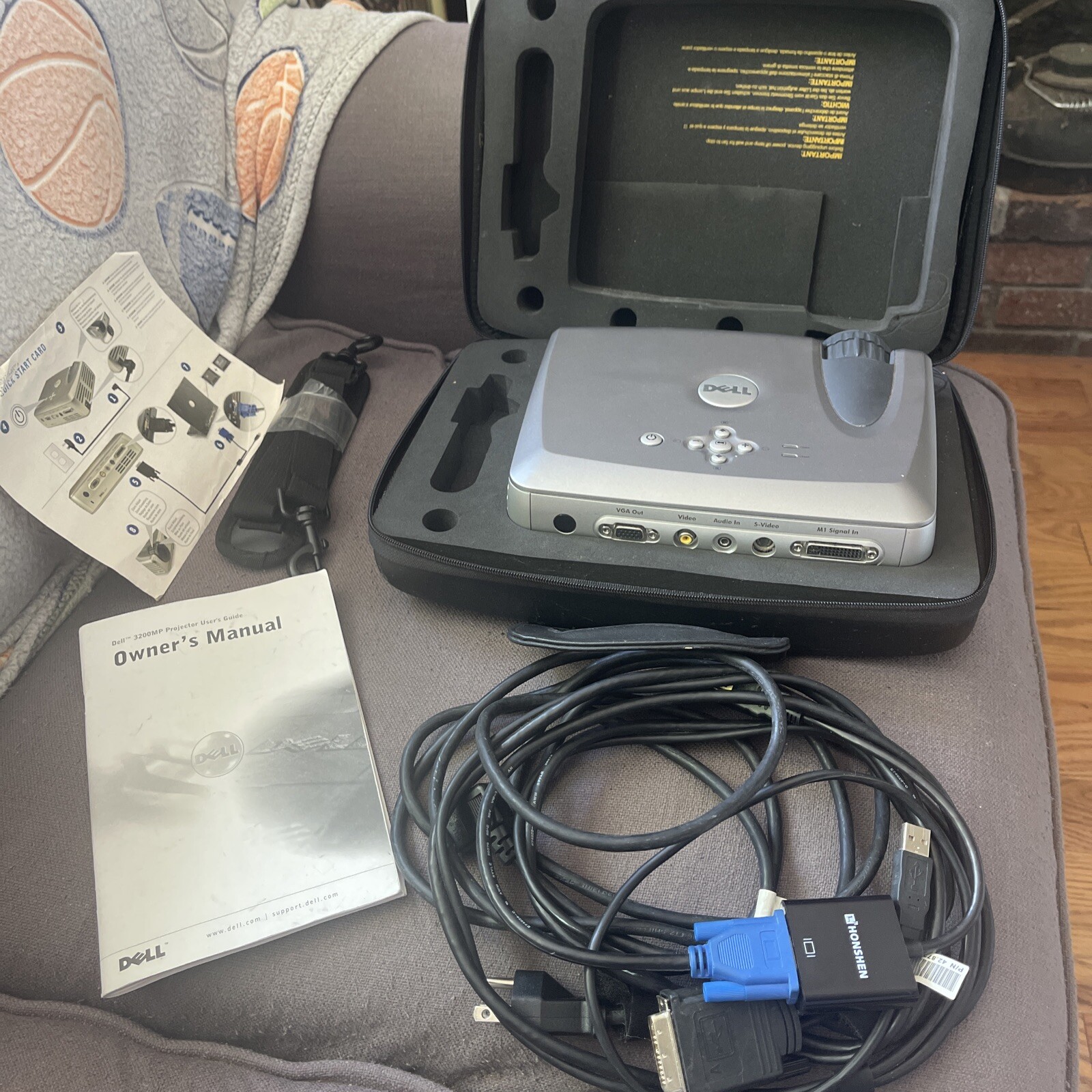 Dell 3200MP DLP Front Projector No Remote in Original Dell Case - Cords Manual