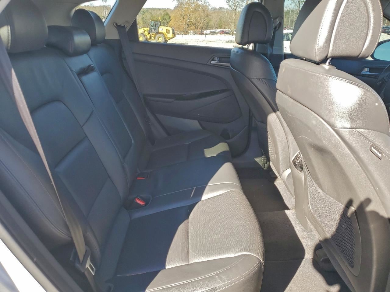 TUCSON 2016 Glove Box 4984405