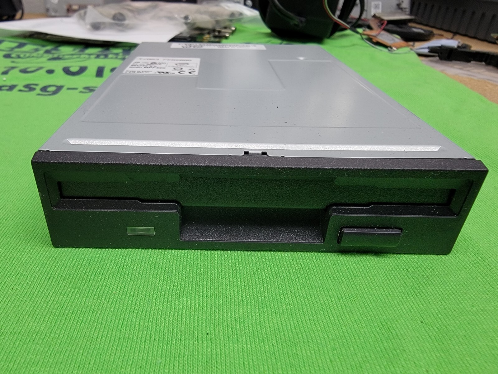 Sony 3.5" 1.44MB Internal Floppy Drive - MPF920 - Black Bezel