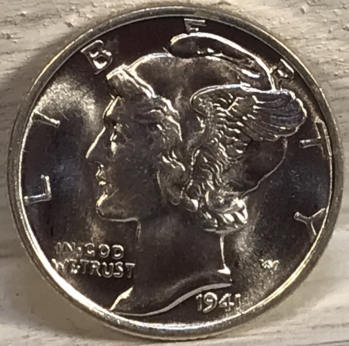 1941-P Bright White BU Mercury Silver Dime with Luster. FSB? Free Shipping. X