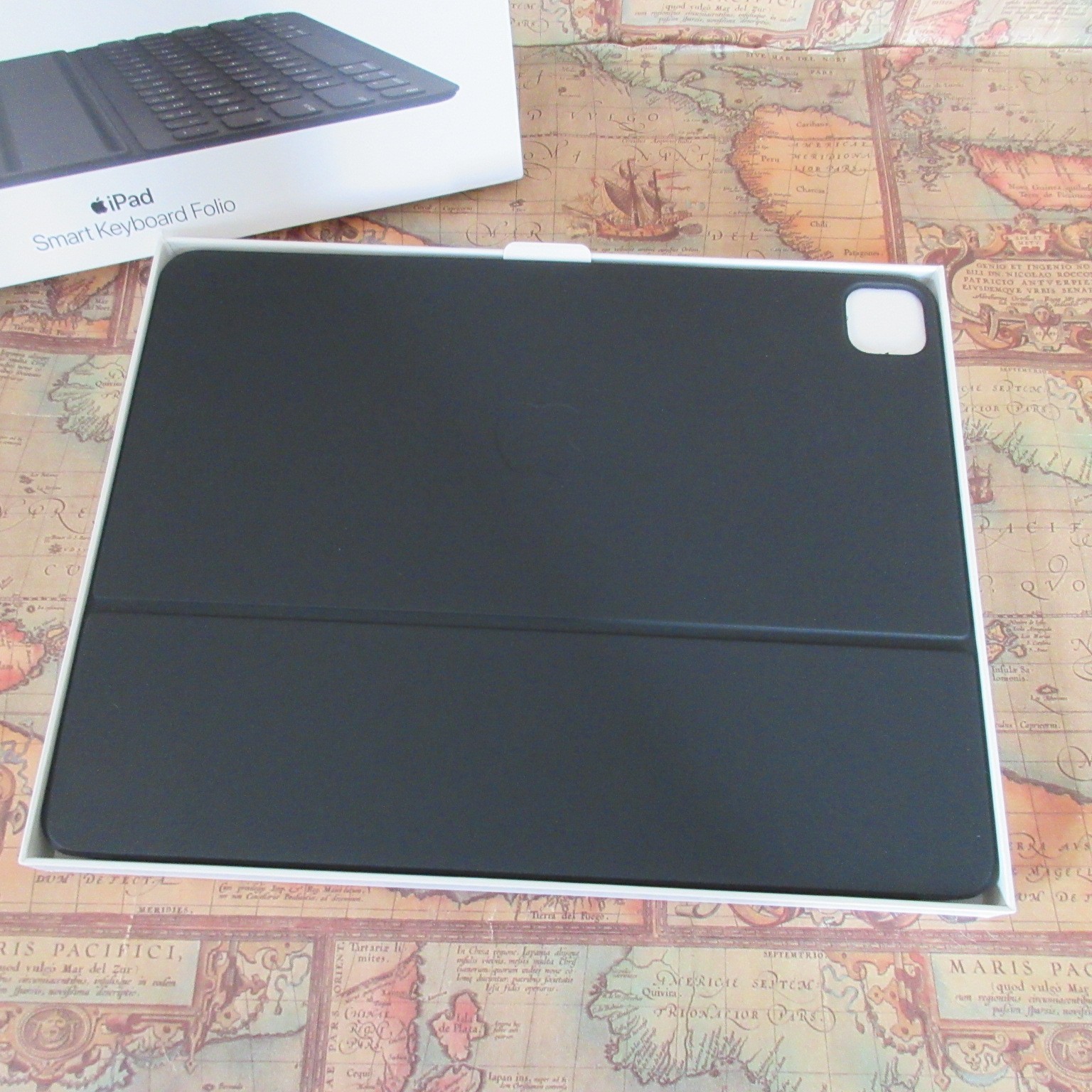 Apple Smart Keyboard Folio (for 12.9-inch iPad Pro- 4th Generation)