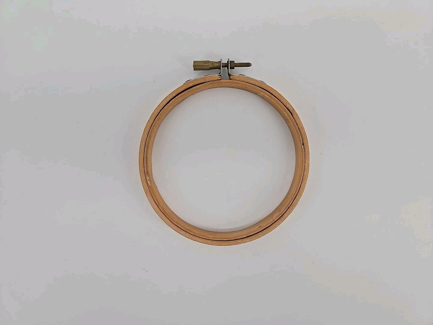 Lot of 4 Round Embroidery Hoops Pre-owned READ