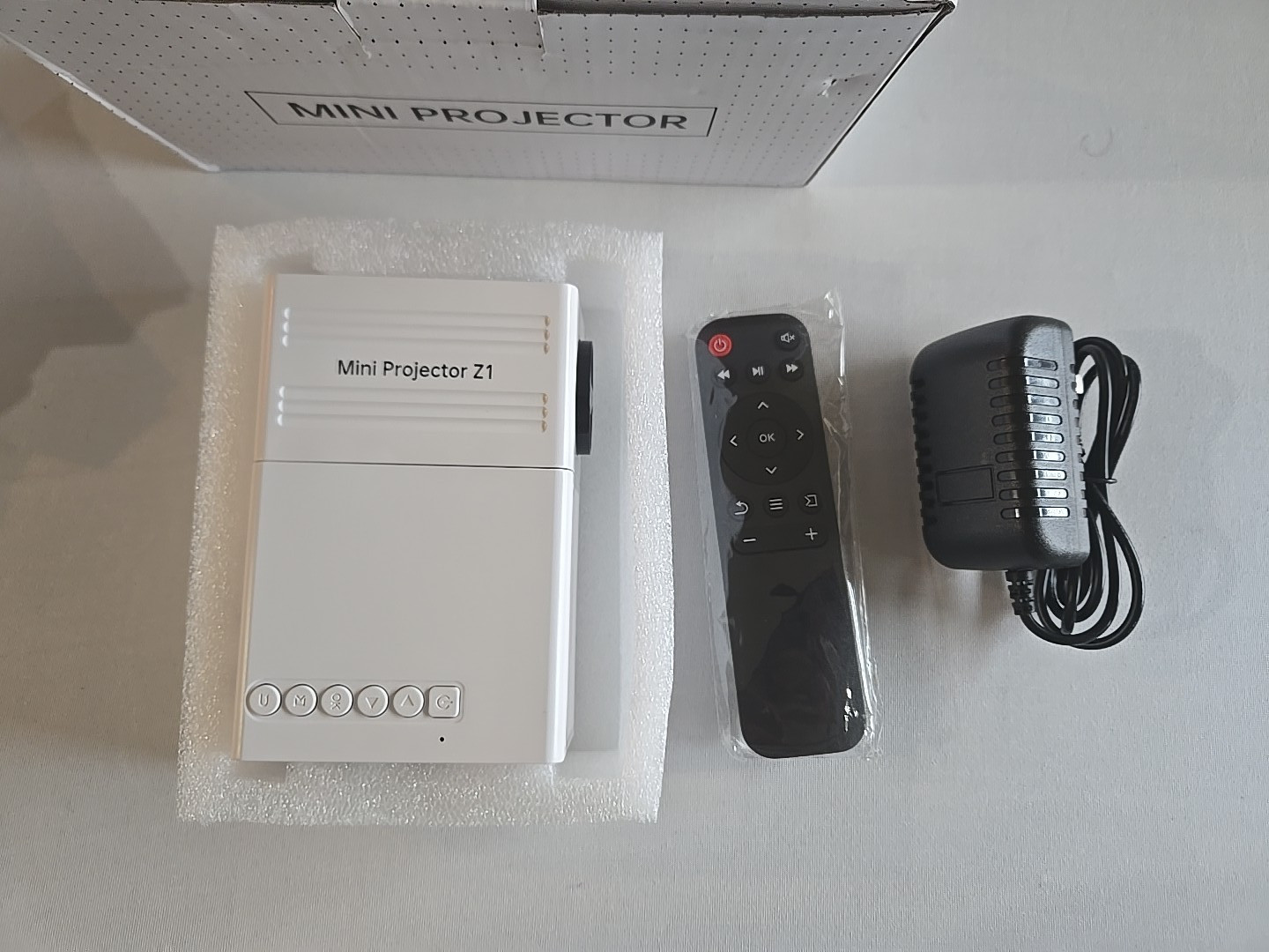 LED Mini Projector Z1 WITH REMOTE -BUNDLE