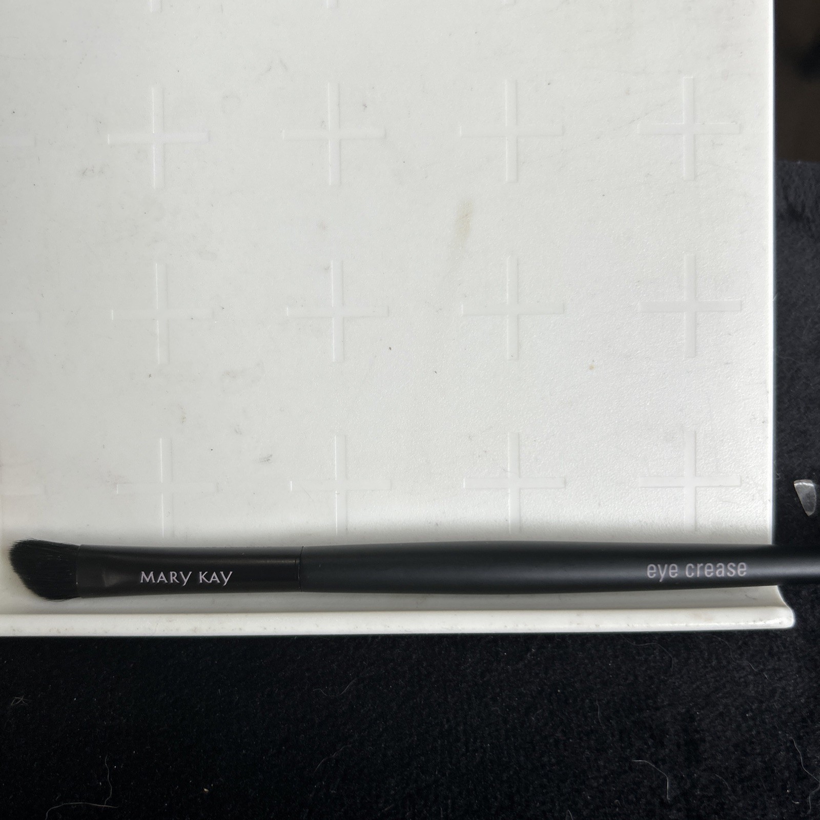 New Mary Kay Eye Crease Brush w/ Clear Carry Pouch / Sleeve Quick Ship