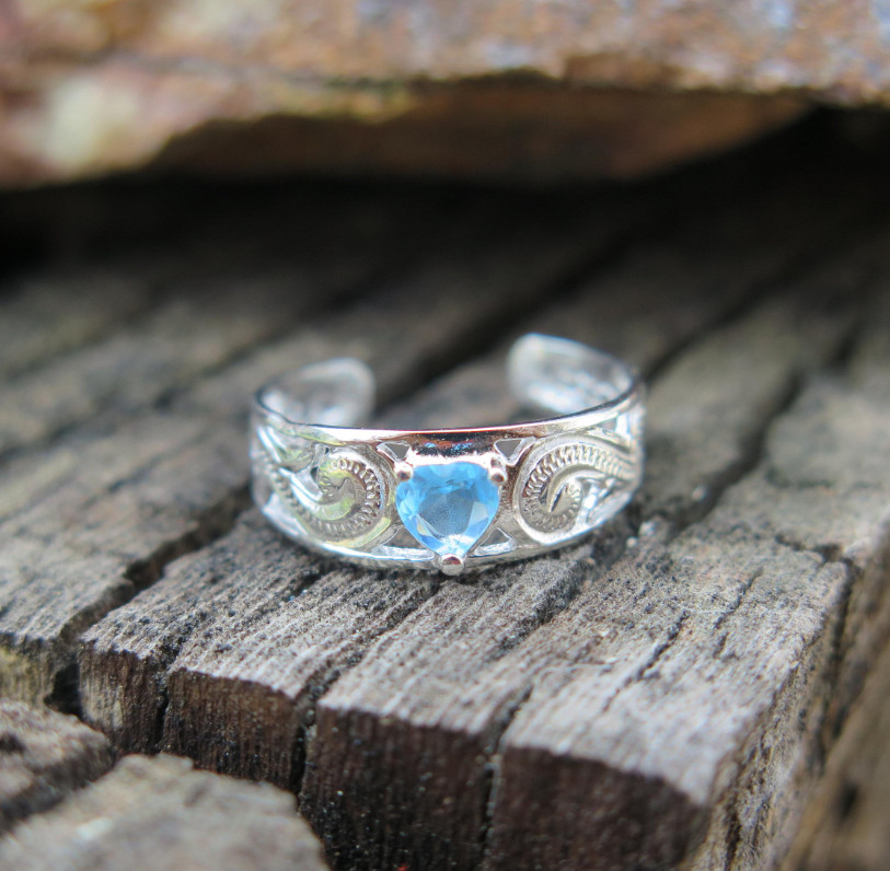 Hawaiian Design Sterling 925K Silver Heart Blue CZ Gem Scrolling Toe Ring TR1143