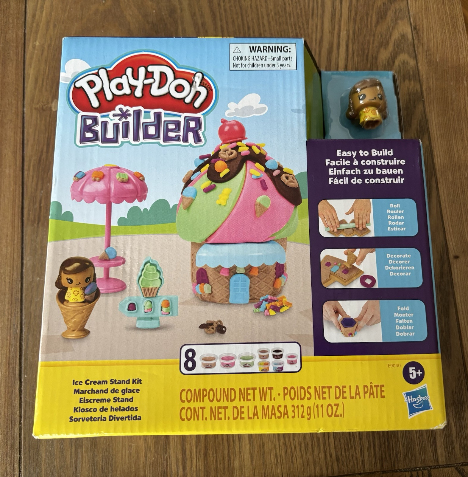 New Play-Doh Ice Cream Stand Building Kit + Mini Figure& 8 Colors