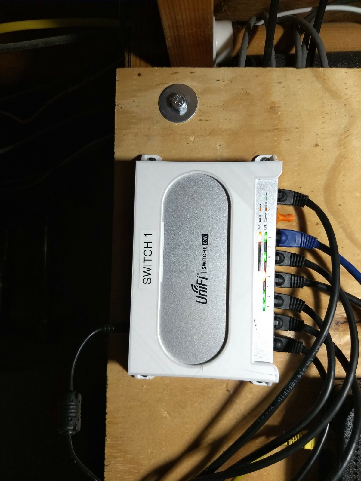UniFi Switch US-8 / US-8-60W Wall Mount