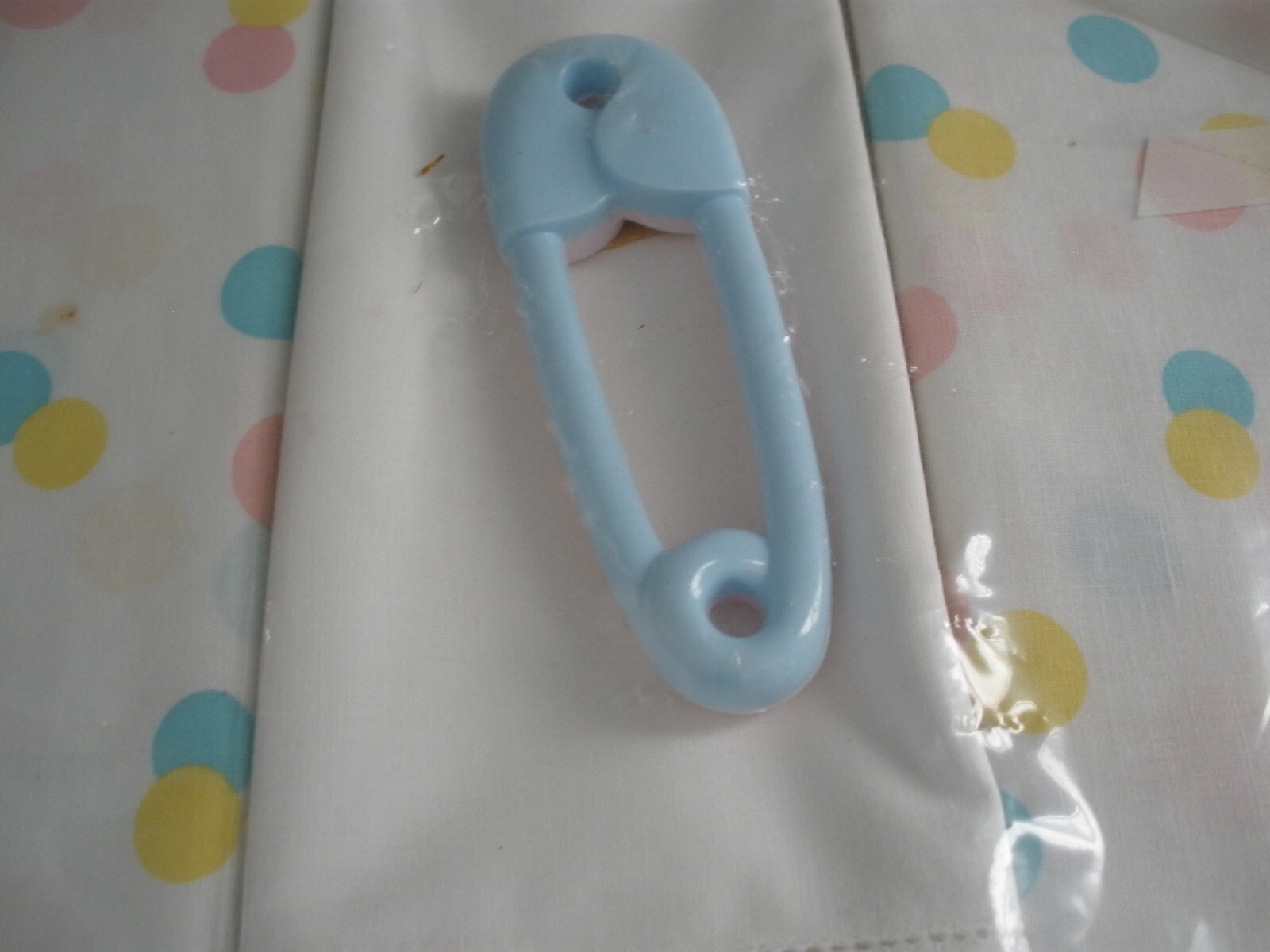 NEW Vintage Comfort Gift Set 2 Fitted Crib Sheets & Rattle Dots