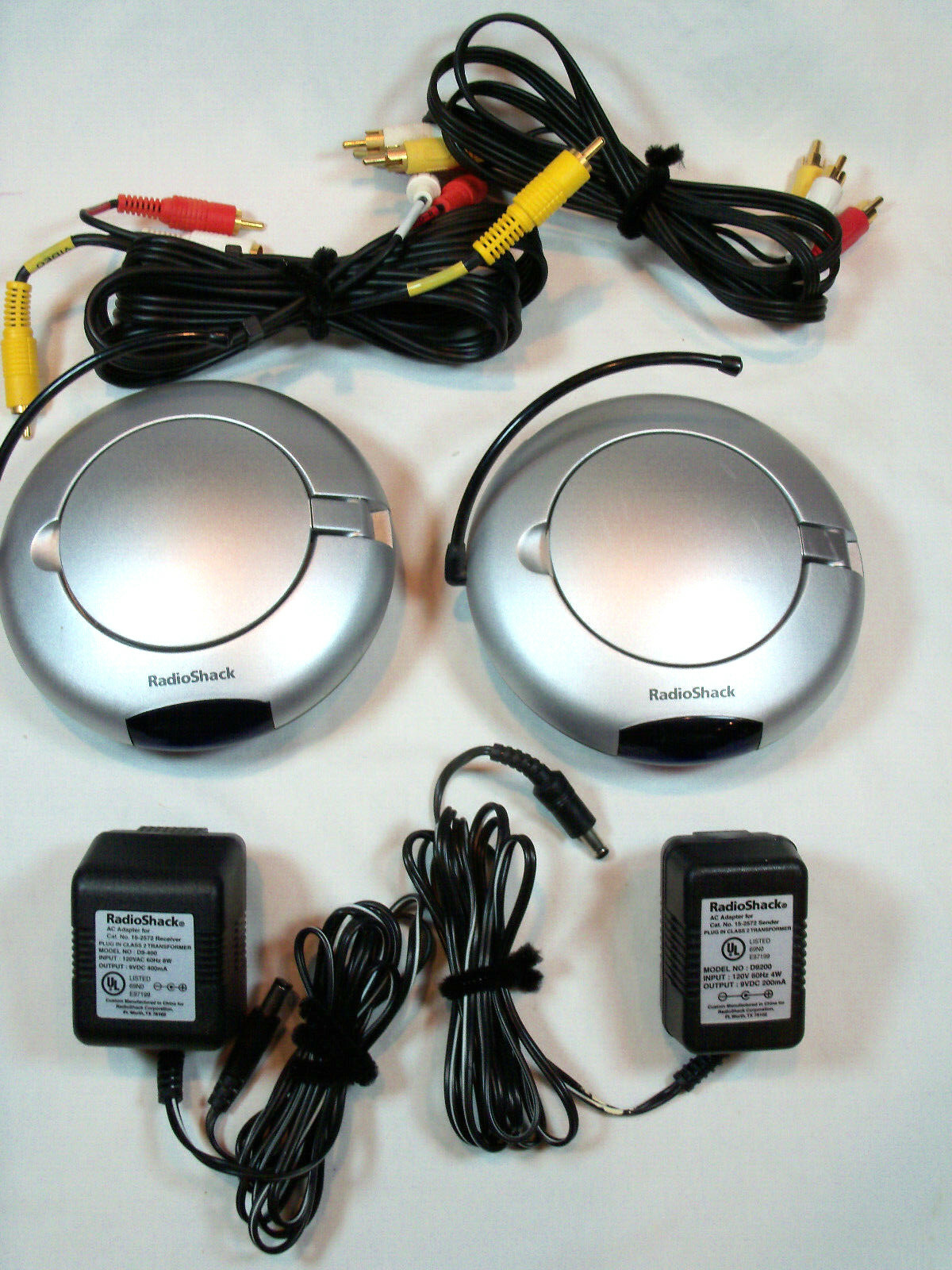 Radio Shack 2.4GHz Wireless A/V Signal Sender Model 15-2572 - Sender & Receiver