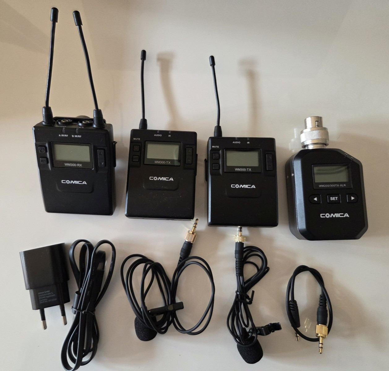 Comica stereo radio link WM300, 3xtransmitter, 1xreceiver, 2xmicrophones