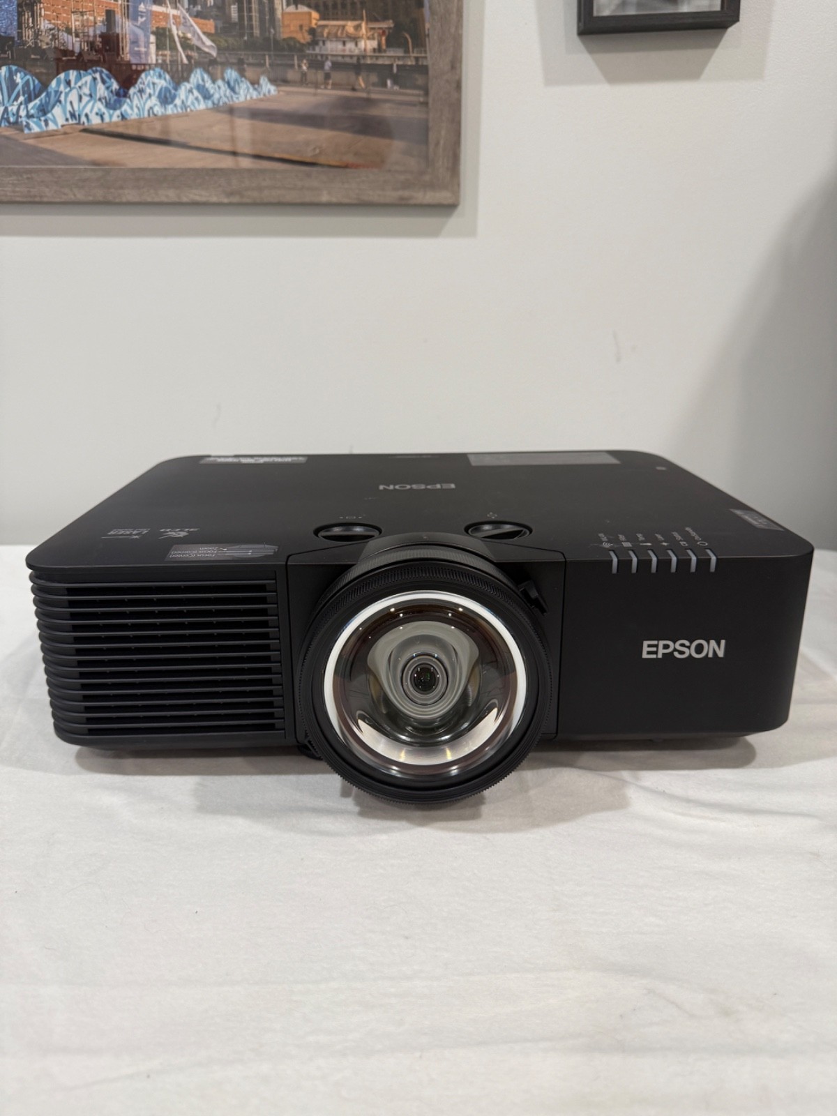 1700 hour EPSON PowerLite L695SE 6,000-Lumen Short Throw  Laser Projector