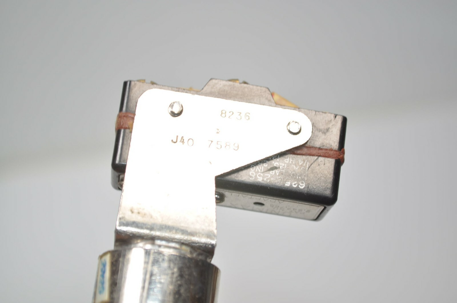 UE United Electric Controls J40-7589 Vacuum Switch - Unimax