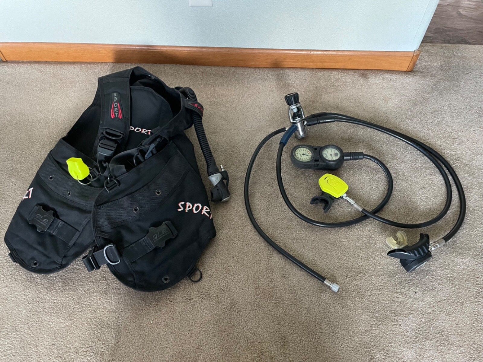 sherwood pivot scuba regulator w/aeris vest l@@k