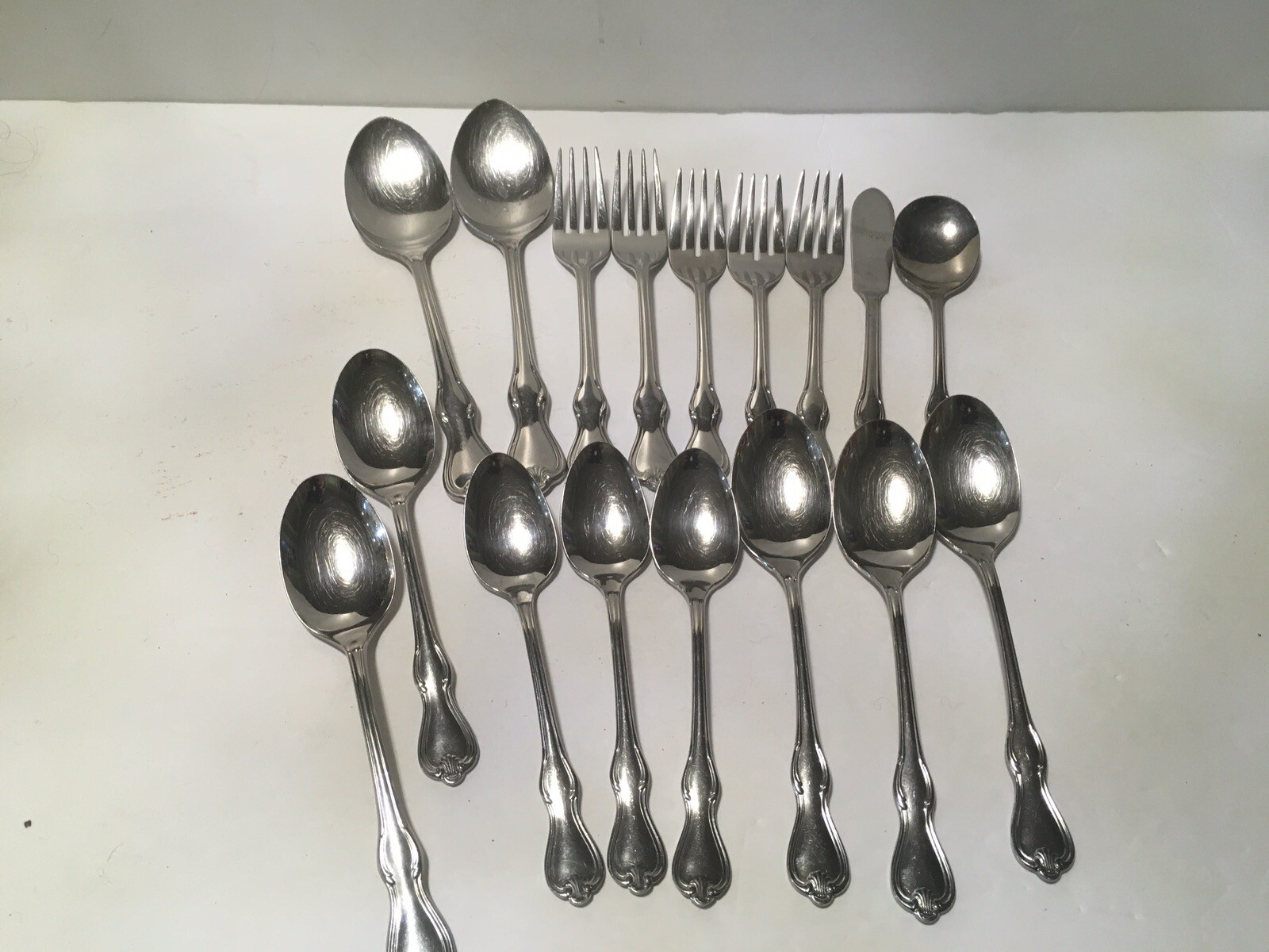 Reed & Barton Oxford Shell Stainless 17 Piece Flatware Set